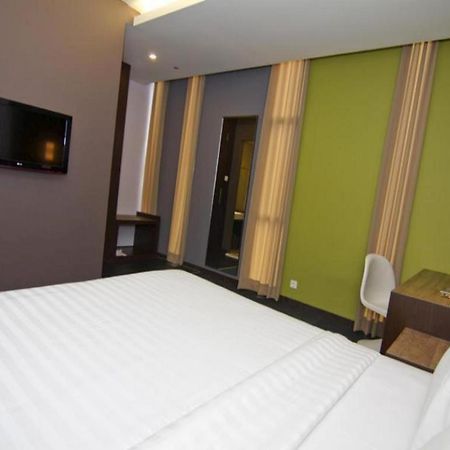 Plan B Hotel Padang  Buitenkant foto