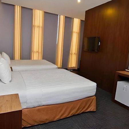 Plan B Hotel Padang  Buitenkant foto