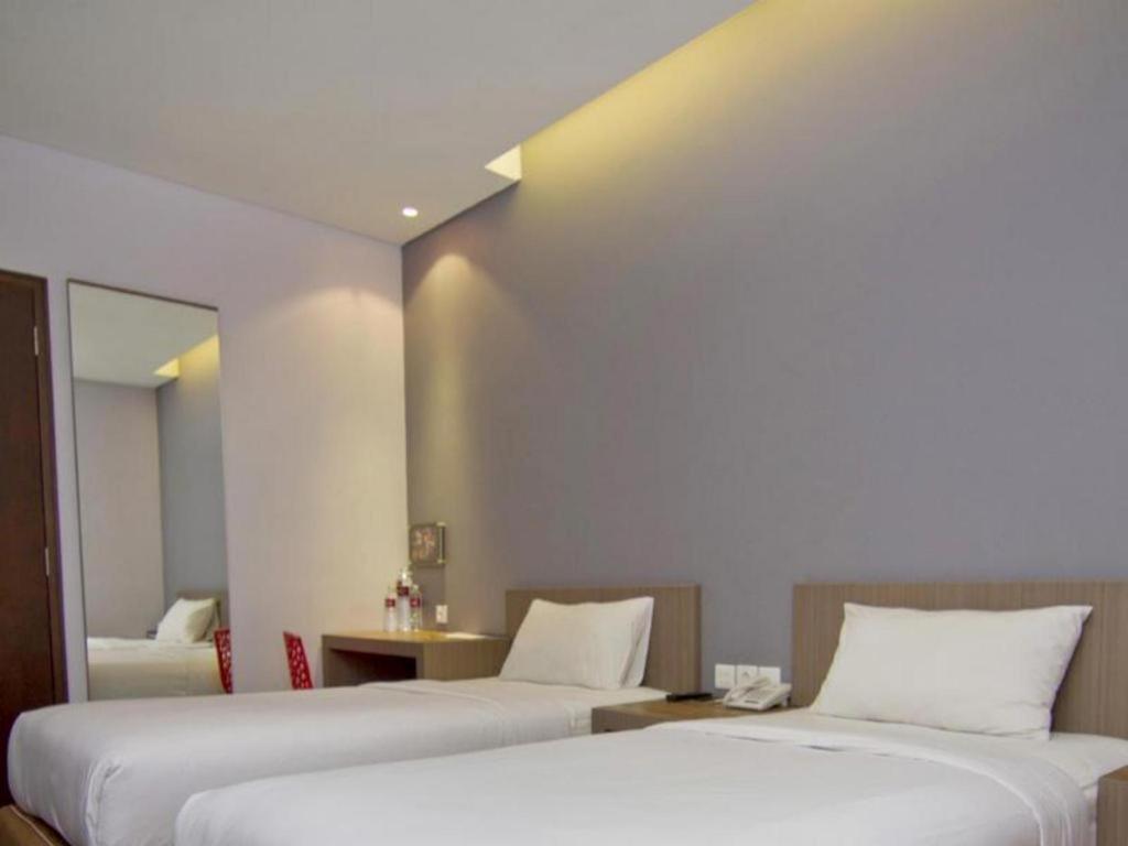 Plan B Hotel Padang  Buitenkant foto