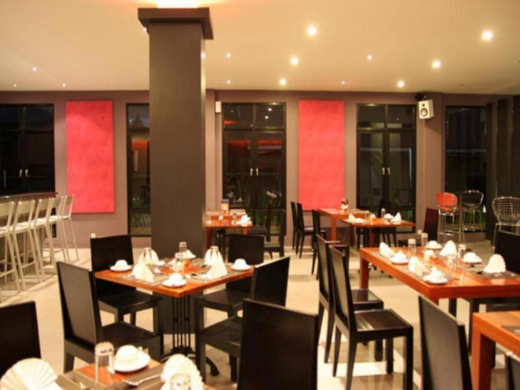 Plan B Hotel Padang  Buitenkant foto