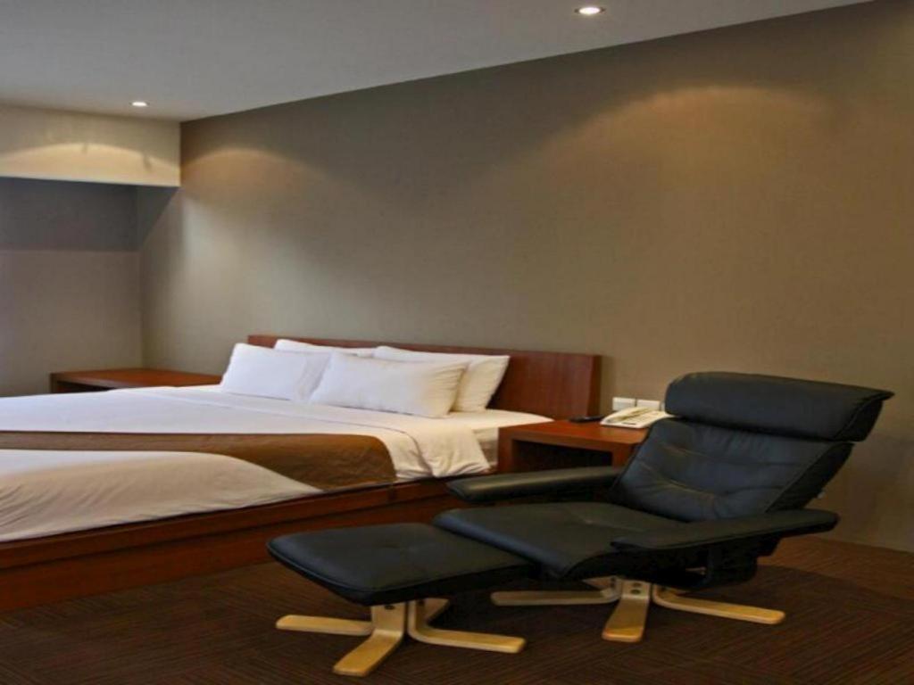 Plan B Hotel Padang  Buitenkant foto