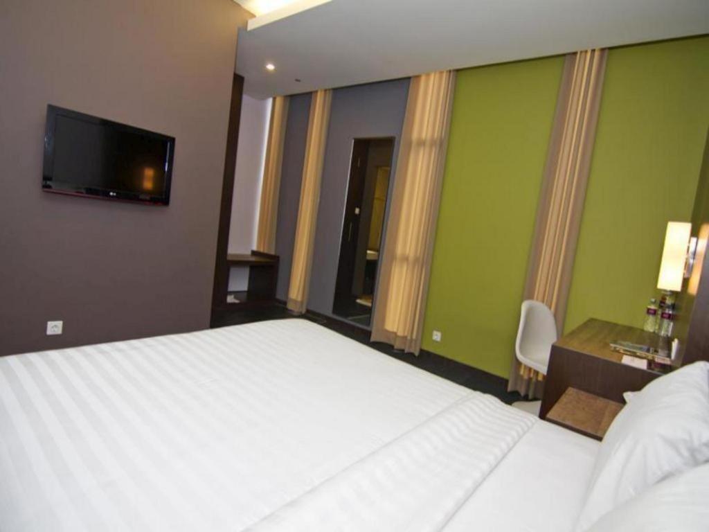 Plan B Hotel Padang  Buitenkant foto
