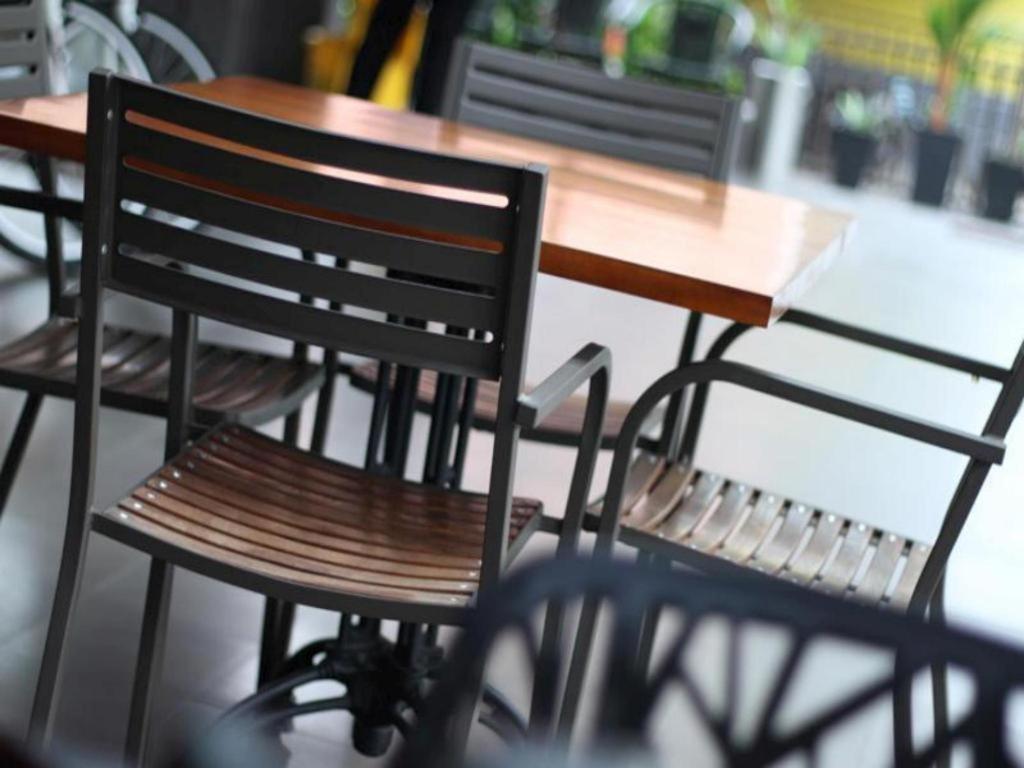 Plan B Hotel Padang  Buitenkant foto
