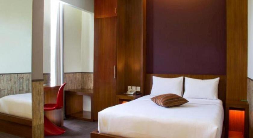 Plan B Hotel Padang  Buitenkant foto